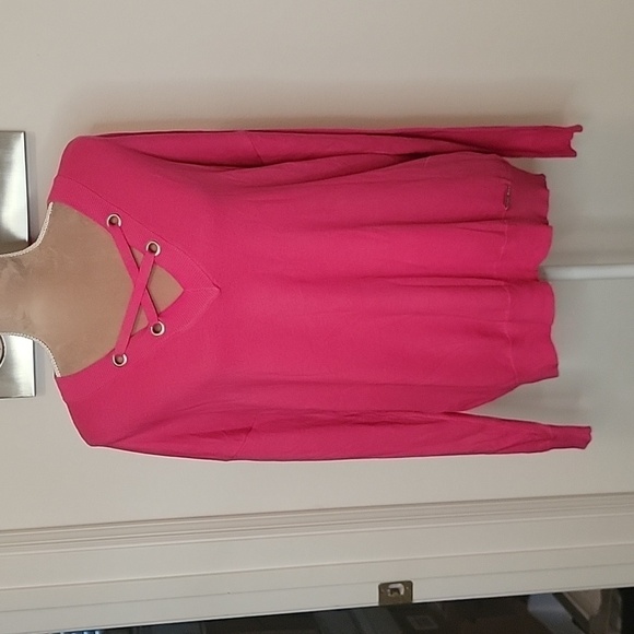 Michael Michael Kors Bright Pink Long Sleeved V-Neck Sweater, Size M, EUC - Picture 1 of 9
